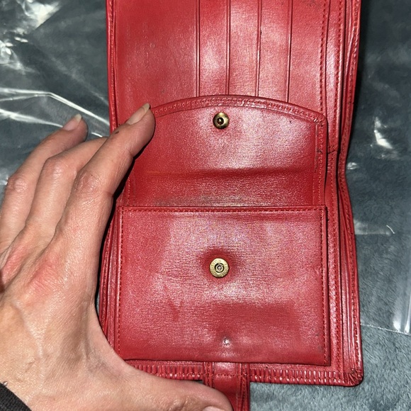 Louis Vuitton Red leather Epi wallet snap button π - Picture 6 of 13